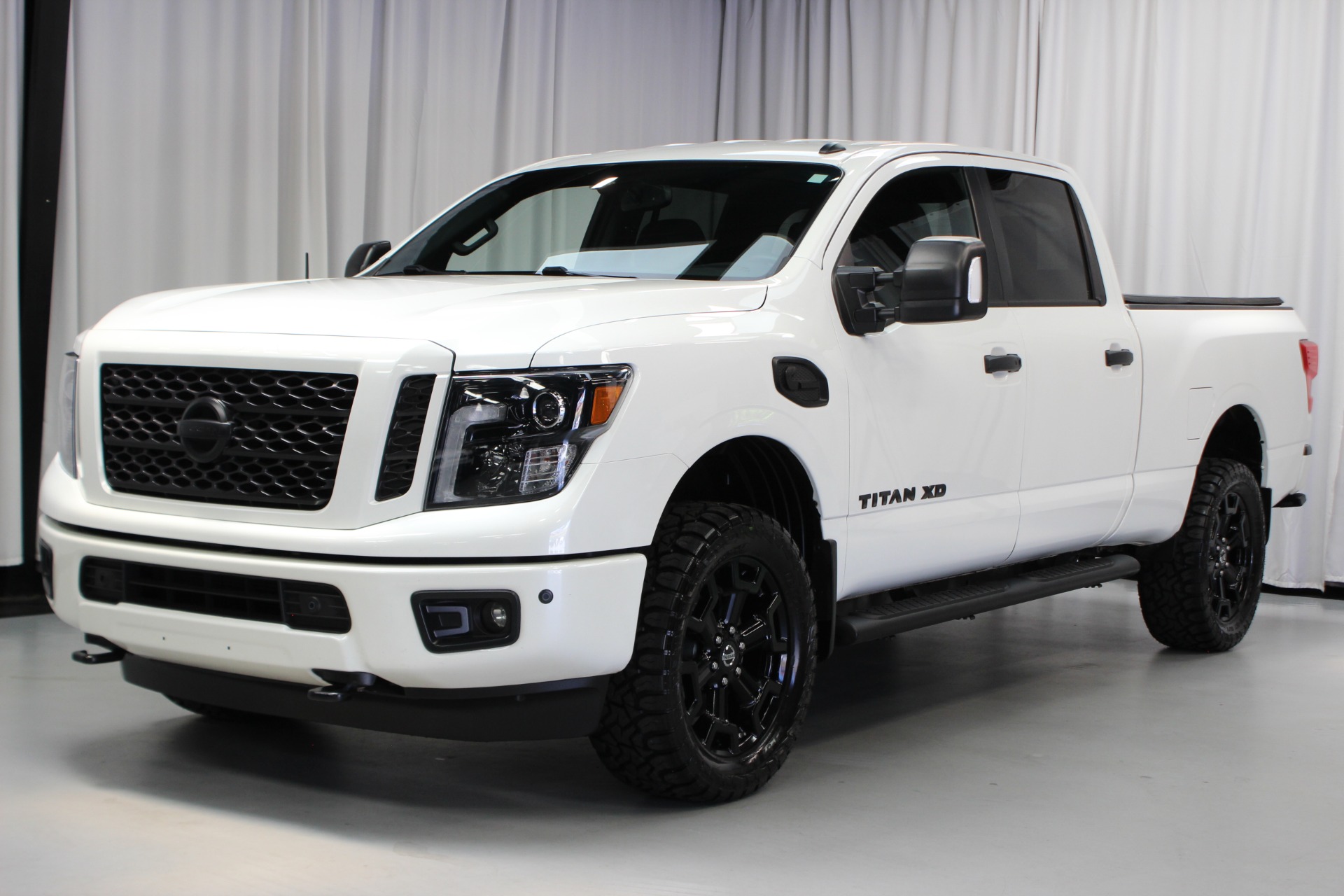 white nissan titan xd