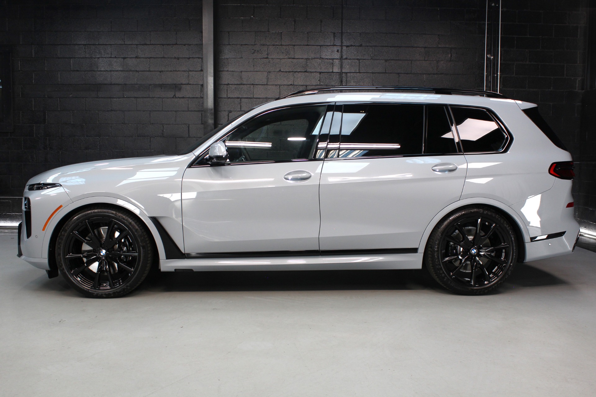 Used 2023 BMW X7 xDrive40i M Sport Package For Sale (Sold) | Momentum  Motorcars Inc Stock #P43623